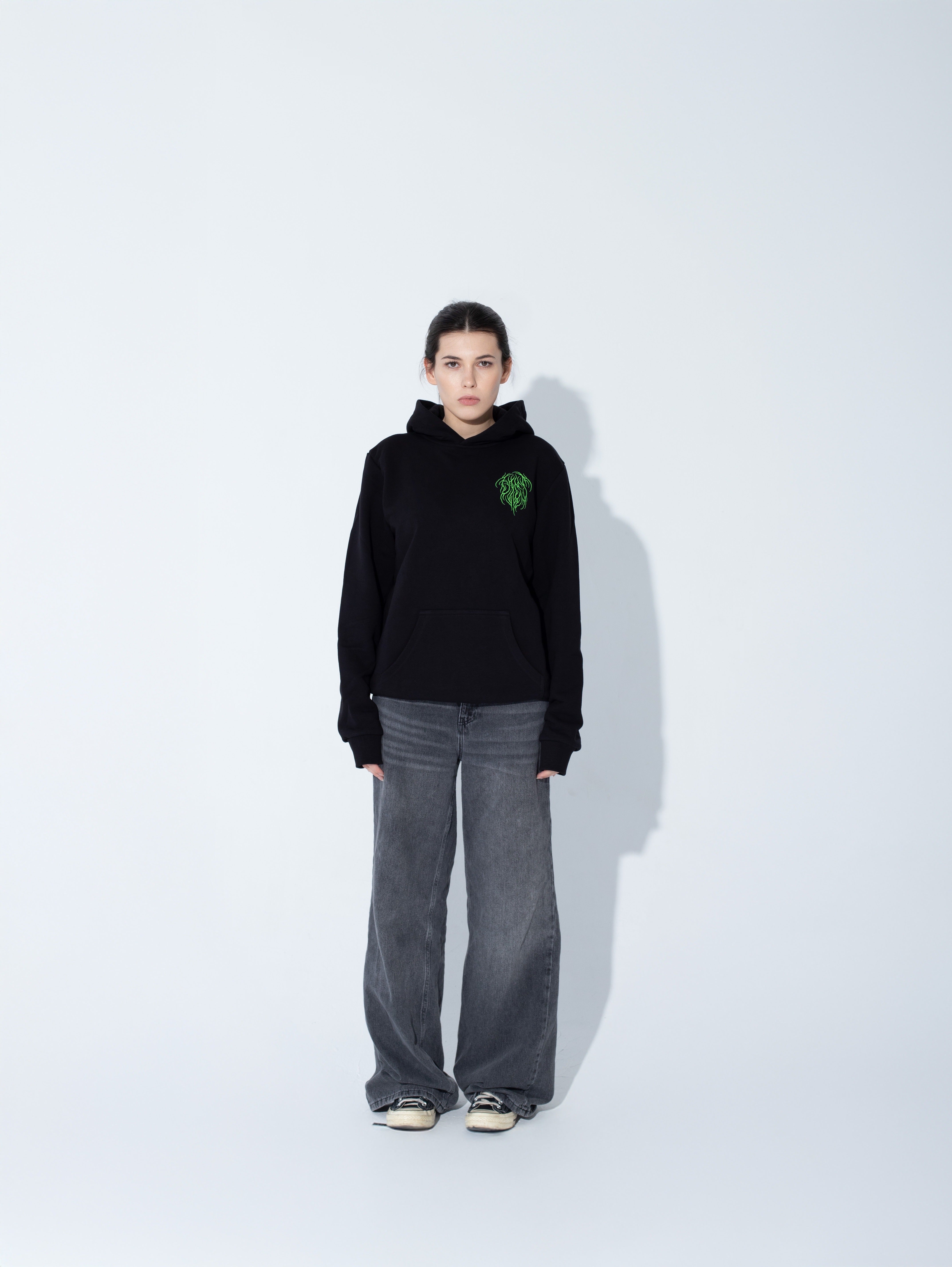 Bluza z kapturem THE WATCHER CREW NECK - Goth & Rock, Nu Metal od Bies Clothing. Bawełna pętelkowa premium 440gsm, mroczny design. Idealny gotycki styl dla fanów alternatywnej mody, unisex goth clothing, gothic basics, rock fashion, nu metal. Polska marka streetwear