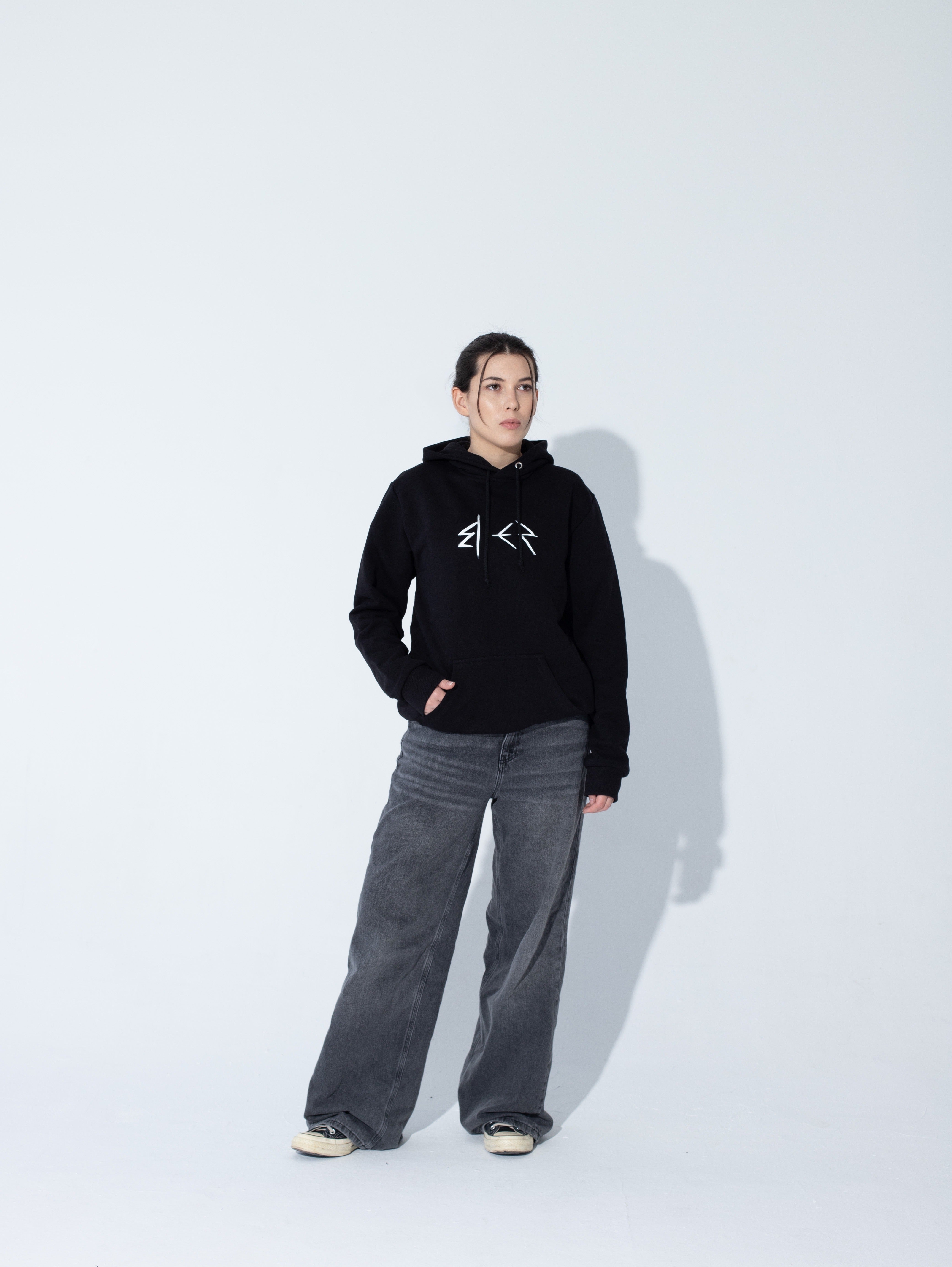 Bluza Boxy Raw Cut - Goth & Rock, Nu Metal od Bies Clothing. Wysokiej jakości bawełna 440gsm, mroczny design. Idealny gotycki styl dla fanów alternatywnej mody, gotycki styl, unisex goth clothing, gothic basics, rock fashion, nu metal.
Polska marka streetwear