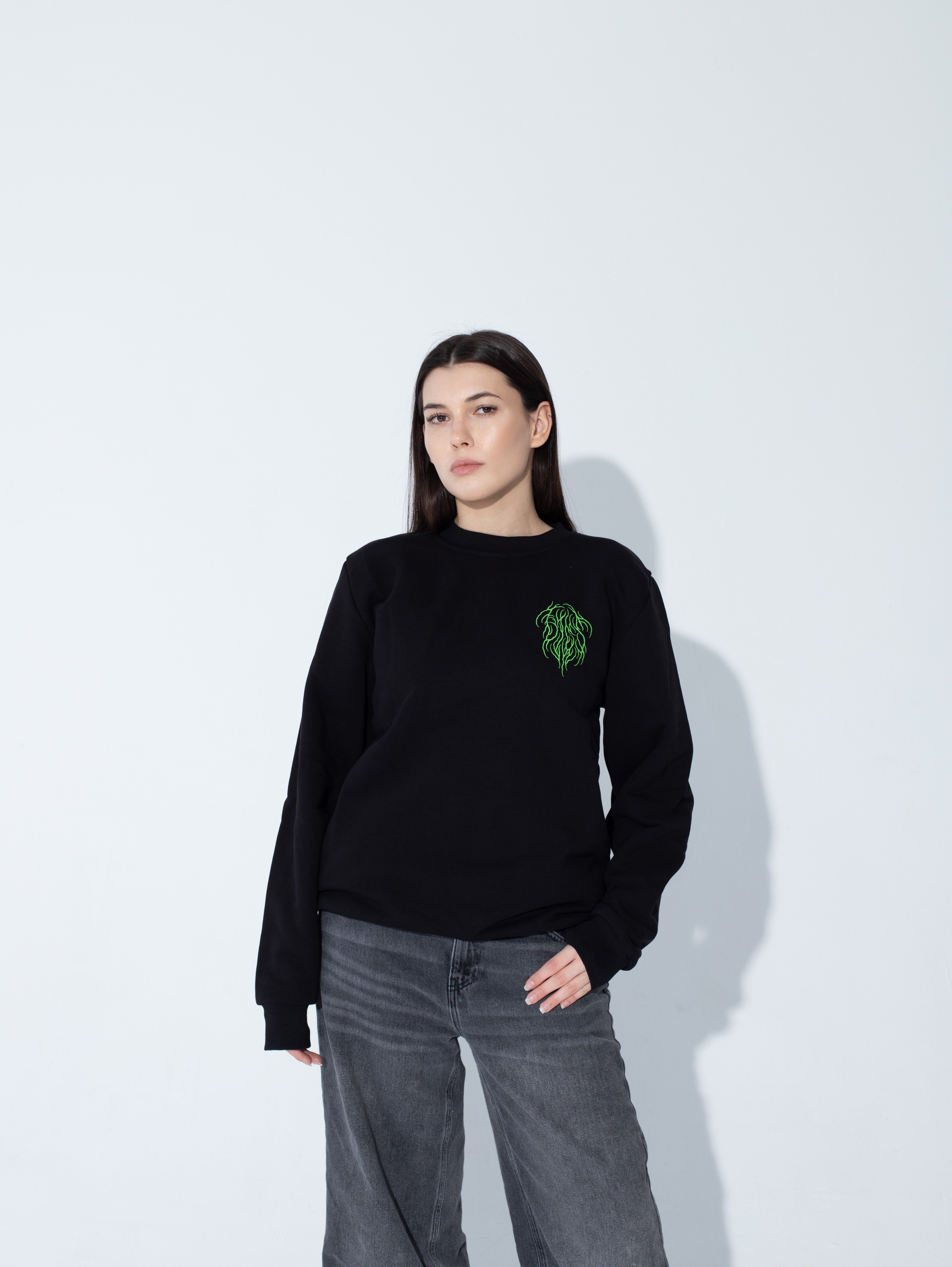 Bluza THE WATCHER CREW NECK - Goth & Rock, Nu Metal od Bies Clothing. Bawełna pętelkowa premium 440gsm, mroczny design. Idealny gotycki styl dla fanów alternatywnej mody, unisex goth clothing, gothic basics, rock fashion, nu metal. Polska marka streetwear