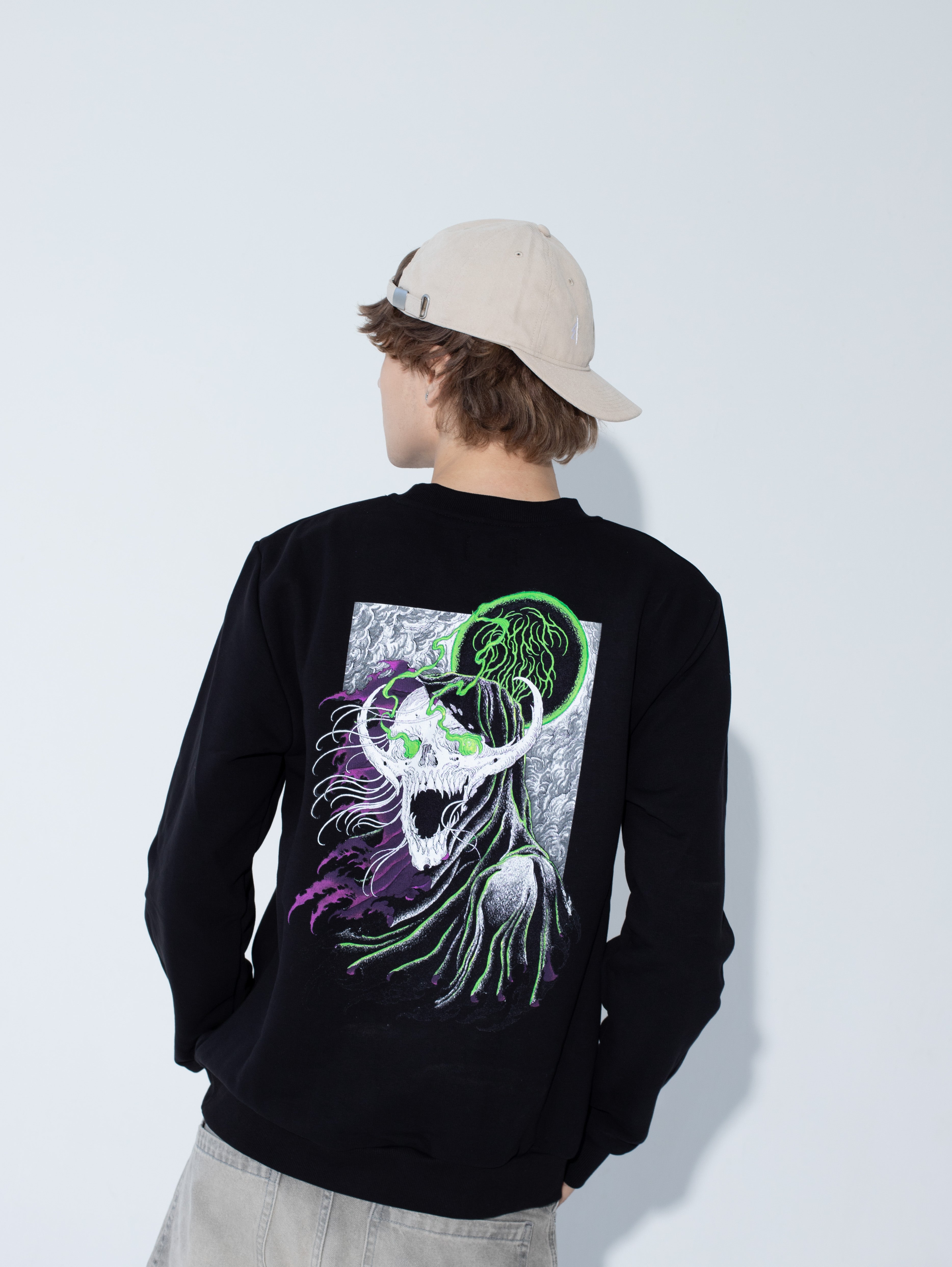 Czapka Bies Vintage Ivory - Goth & Rock, Nu Metal od Bies Clothing. Wysokiej jakości bawełna, minimalistyczny design. Idealny dodatek dla fanów alternatywnej mody, gotycki styl, unisex goth clothing, gothic basics, rock fashion, nu metal.
Polska marka odzieży stretwear