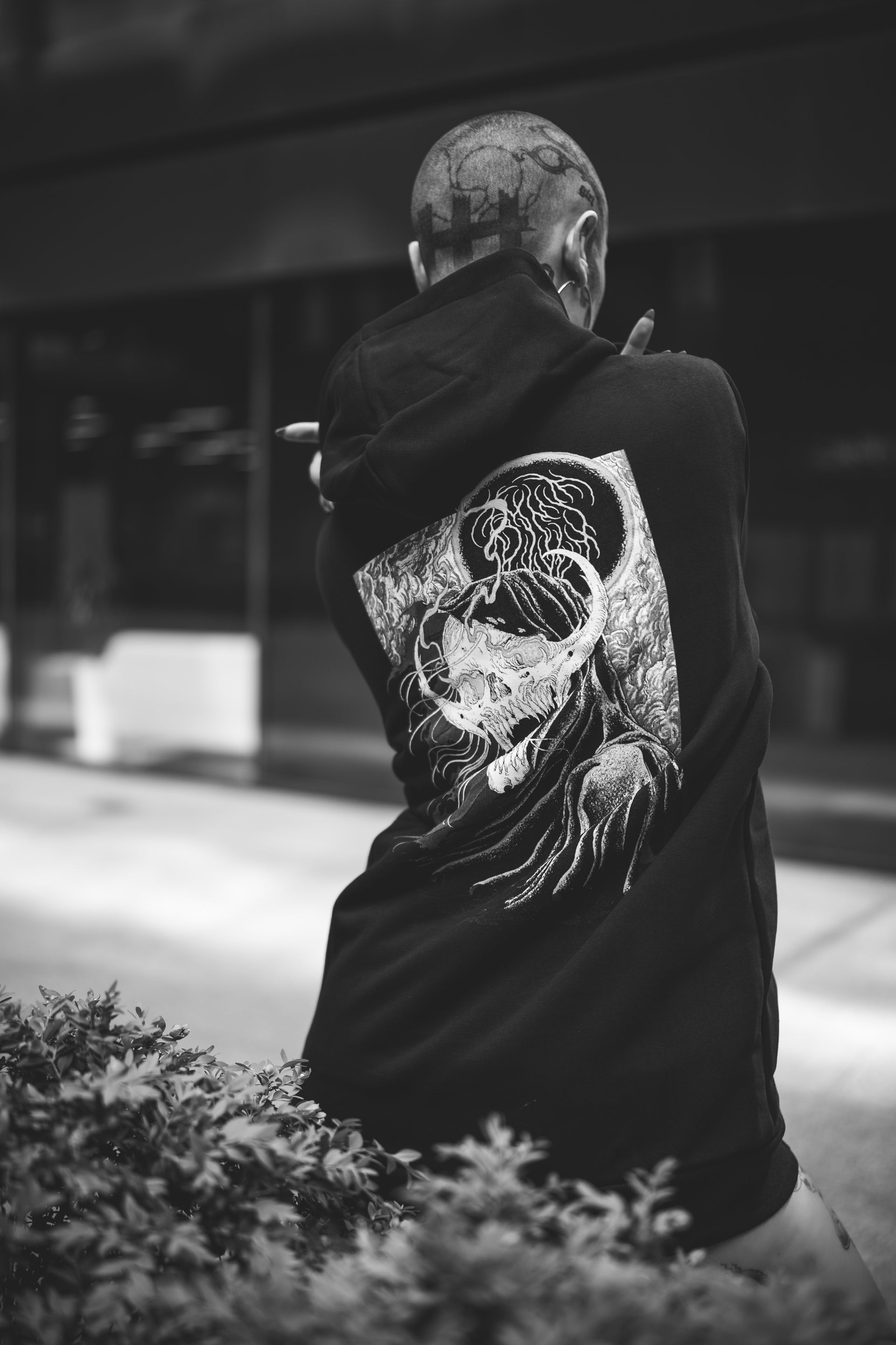 Bluza THE WATCHER HOODIE – polska odzież alternatywna, streetwear goth rock darkwear, moda unisex premium.