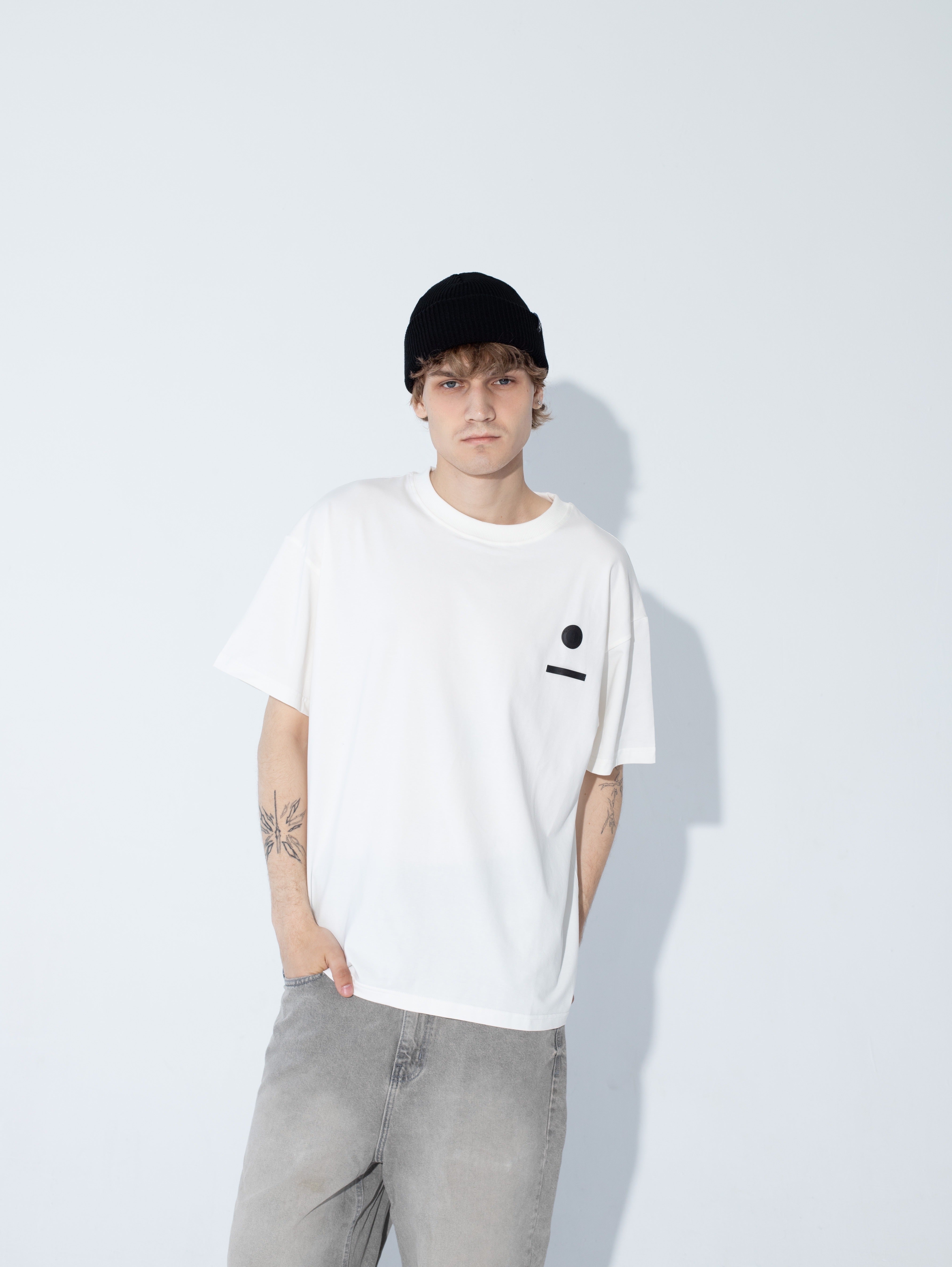 T-Shirt Oversize 'Hex You' Goth & Rock, Nu Metal od Bies Clothing. Wysokiej jakości bawełna, mroczny design. Idealny gotycki styl dla fanów alternatywnej mody, gotycki styl, unisex goth clothing, gothic basics, rock fashion, nu metal. Polska Marka Streetwear