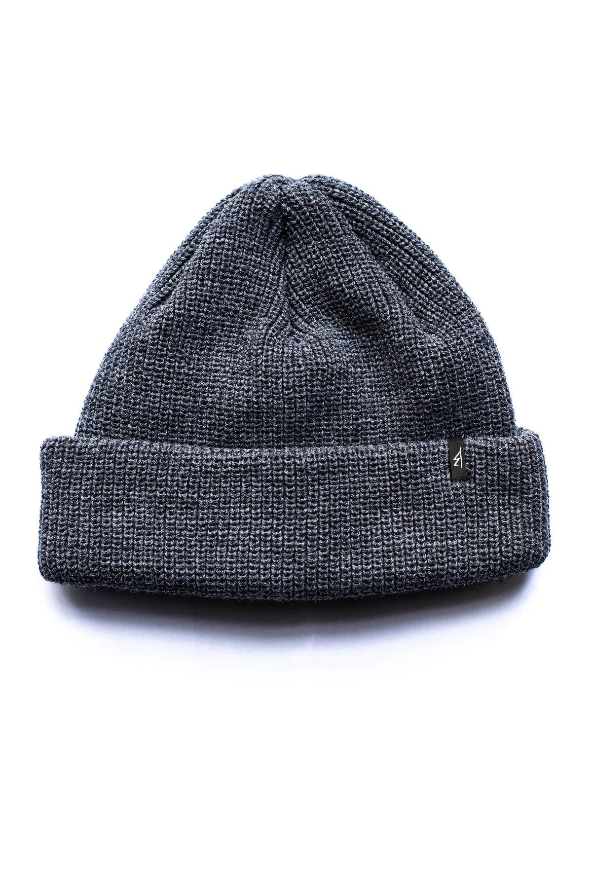 Fisherman Beanie Grey - Goth & Rock, Nu Metal od Bies Clothing. Klasyczny krój, komfort i trwałość. Idealny dodatek dla fanów alternatywnej mody, gotycki styl, unisex goth clothing, gothic basics, rock fashion, nu metal.

