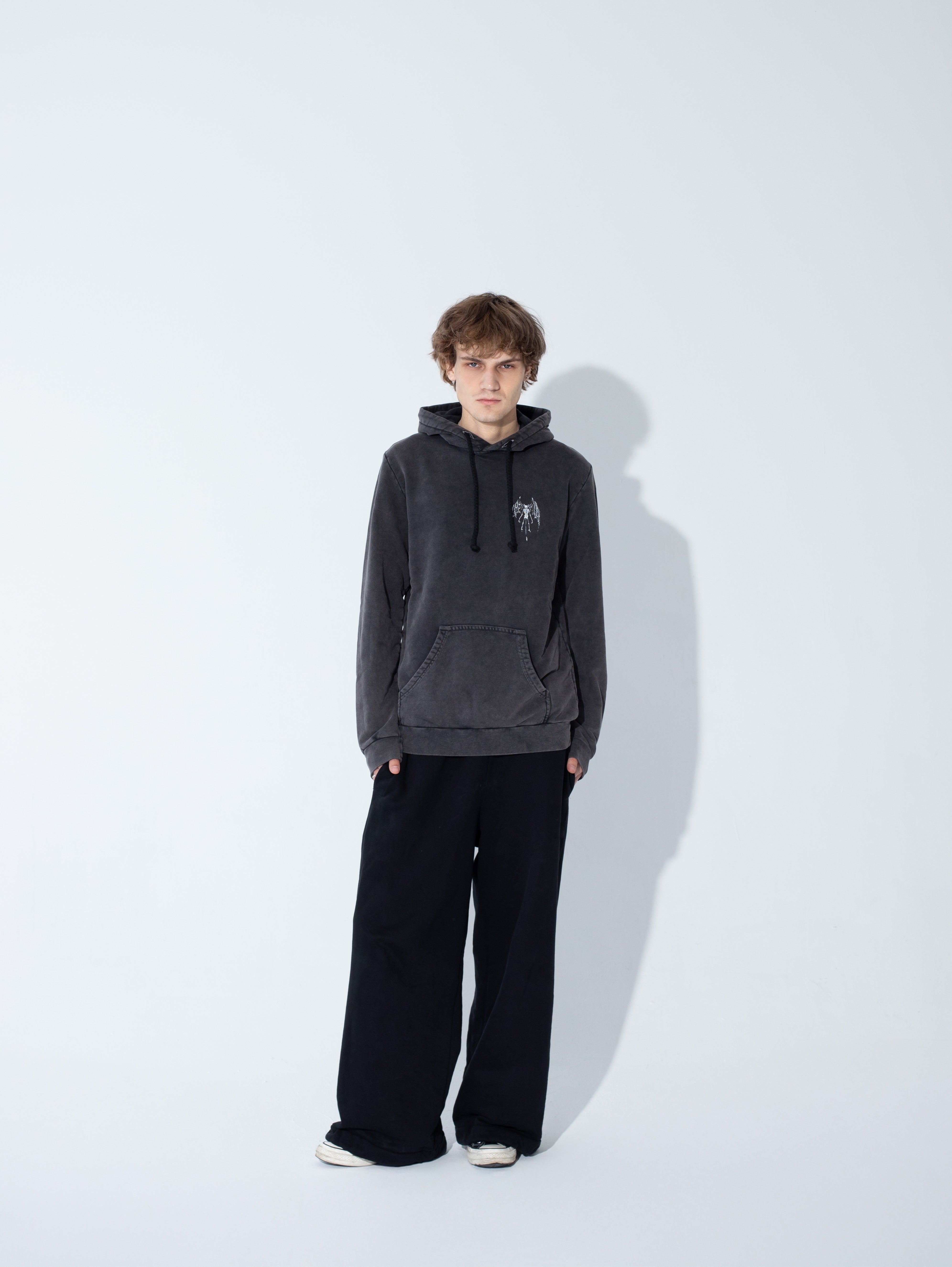 Sprana Czarna Bluza BIES HOODIE - Goth & Rock, Nu Metal od Bies Clothing. Wysokiej jakości bawełna pętelkową, mroczny design. Idealna dla fanów alternatywnej mody i gotyckiego stylu, unisex goth clothing, gothic basics, rock fashion, nu metal. Polska Marka Streetwear
