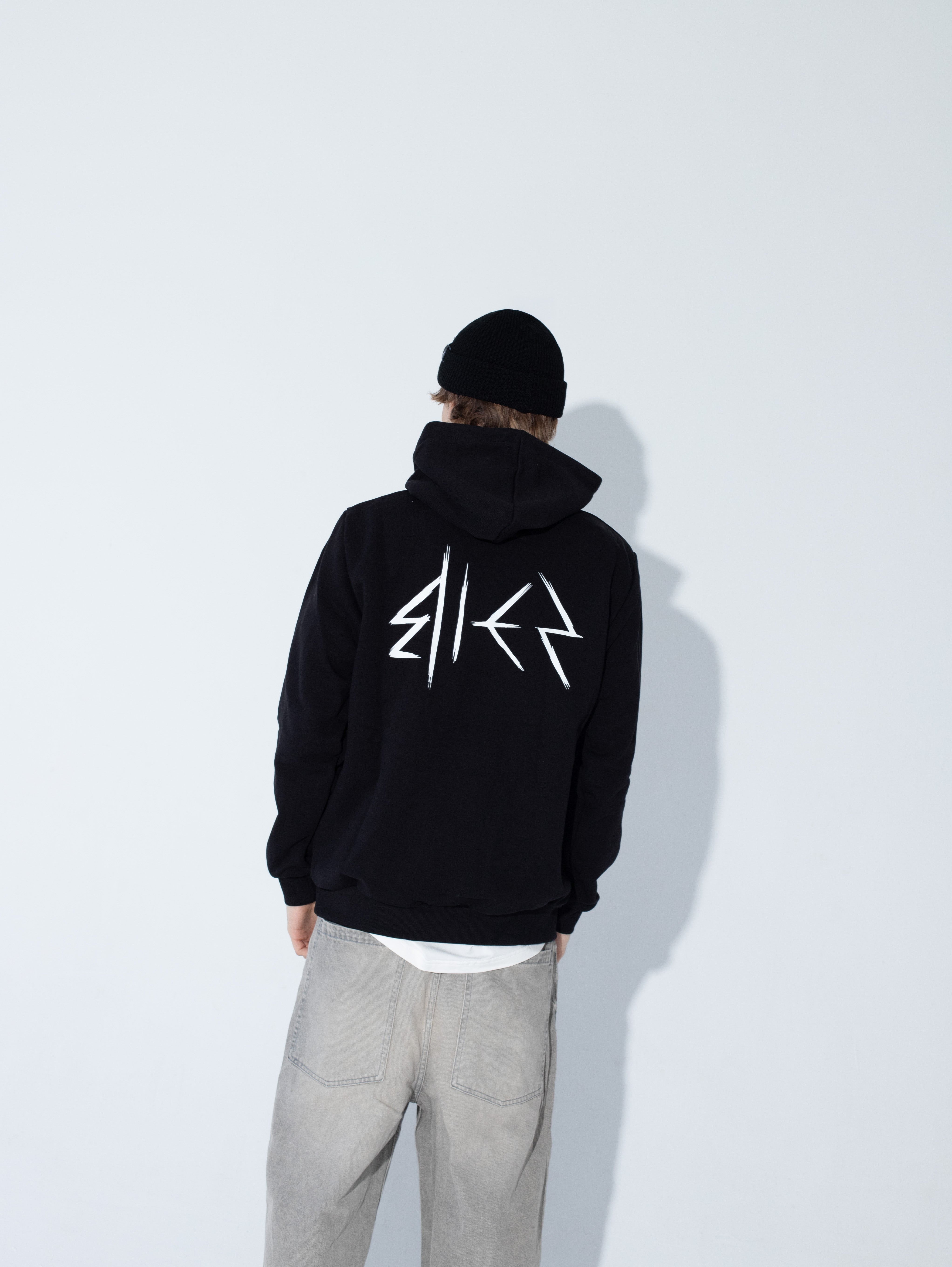 Czarna Bluza BIES HOODIE - Goth & Rock, Nu Metal od Bies Clothing. Wysokiej jakości bawełna pętelkową, mroczny design. Idealna dla fanów alternatywnej mody i gotyckiego stylu, unisex goth clothing, gothic basics, rock fashion, nu metal. Polski Streetwear
