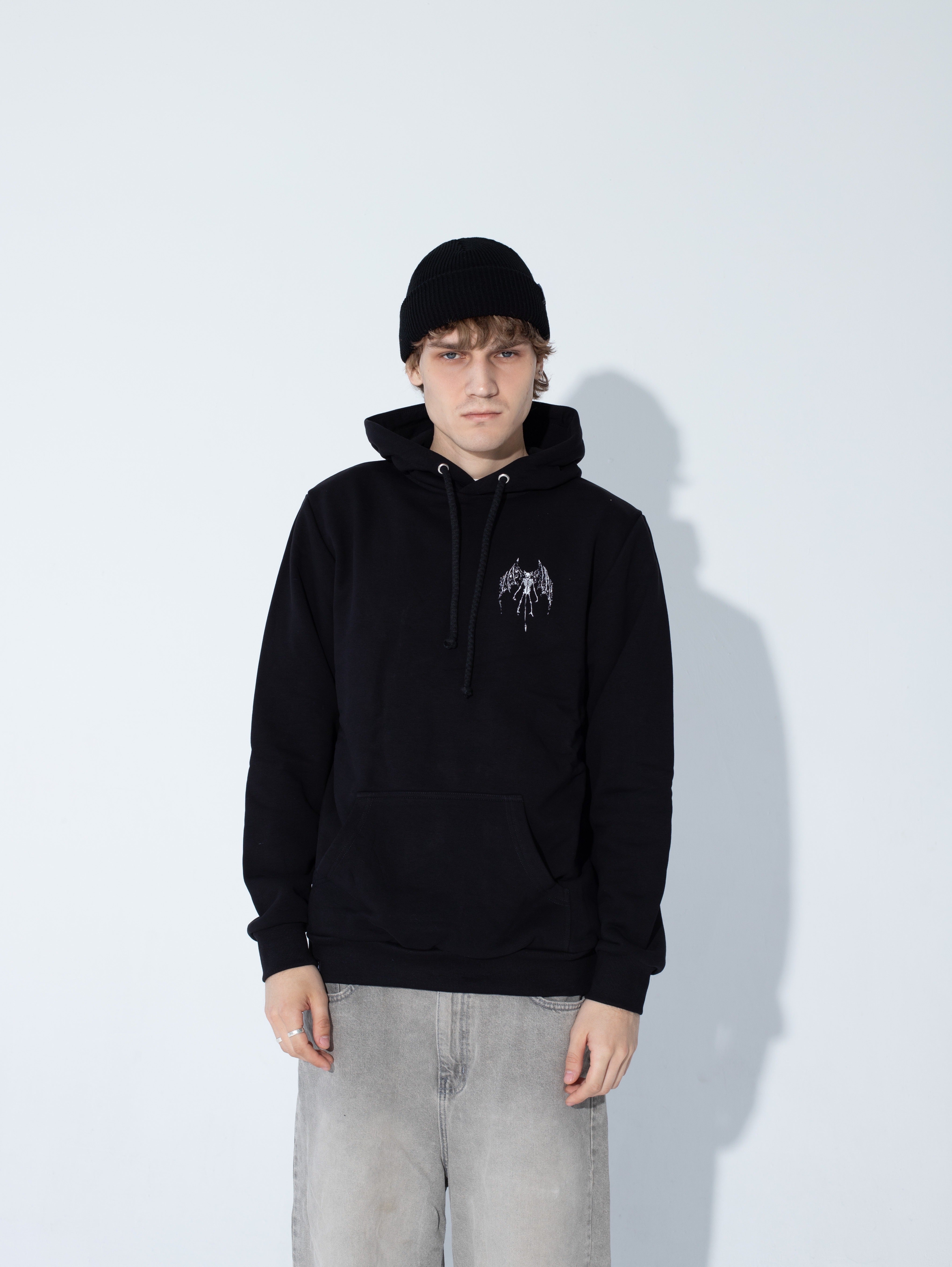 Czarna Bluza BIES HOODIE - Goth & Rock, Nu Metal od Bies Clothing. Wysokiej jakości bawełna pętelkową, mroczny design. Idealna dla fanów alternatywnej mody i gotyckiego stylu, unisex goth clothing, gothic basics, rock fashion, nu metal. Polski Streetwear
