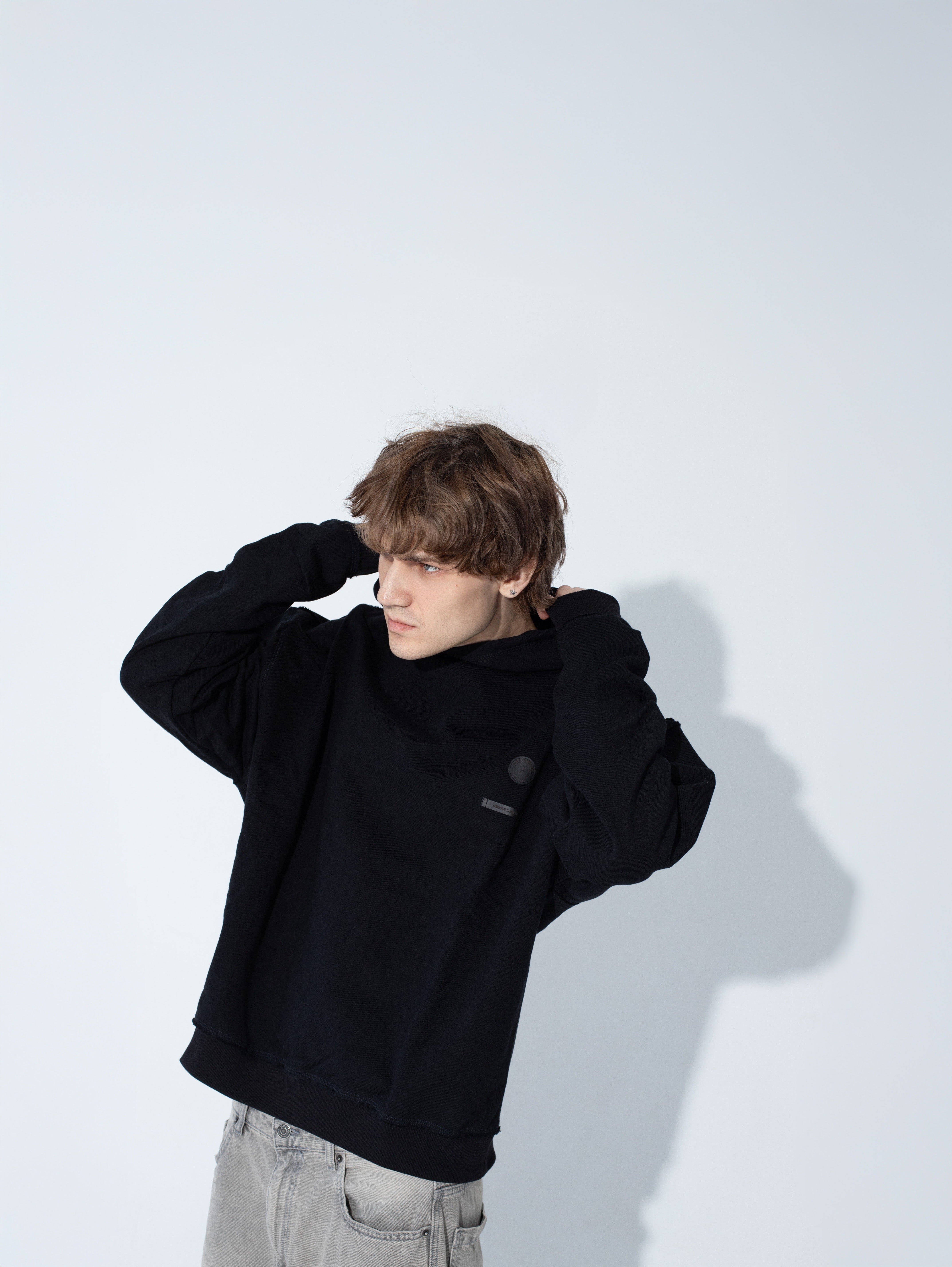 Bluza Boxy Raw Cut - Goth & Rock, Nu Metal od Bies Clothing. Wysokiej jakości bawełna 440gsm, mroczny design. Idealny gotycki styl dla fanów alternatywnej mody, gotycki styl, unisex goth clothing, gothic basics, rock fashion, nu metal.
Polska Marka Streetwear